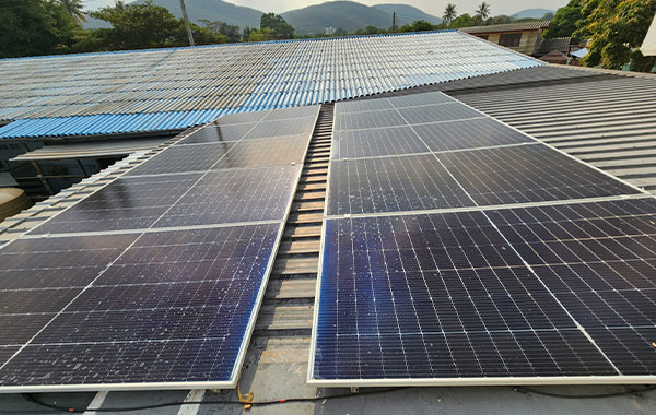 100 set Inverters hibrid di Thailand