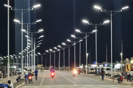 Di pinggir air: syarikat lampu jalan suria untuk pencahayaan Marina dan dok